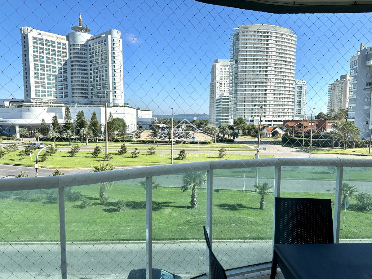 Apartamento ID.3961 - Apartamento, 2 y medio dorm, Punta del Este, ALQUILER