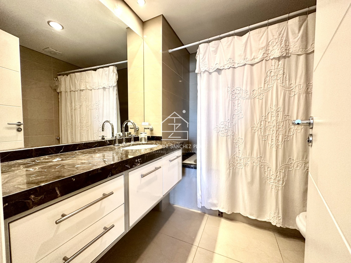 Apartamento ID.3961 - Apartamento, 2 y medio dorm, Punta del Este, ALQUILER