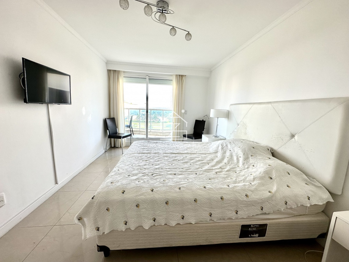 Apartamento ID.3961 - Apartamento, 2 y medio dorm, Punta del Este, ALQUILER
