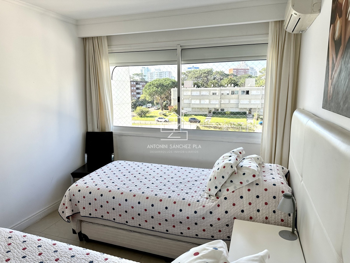 Apartamento ID.3961 - Apartamento, 2 y medio dorm, Punta del Este, ALQUILER