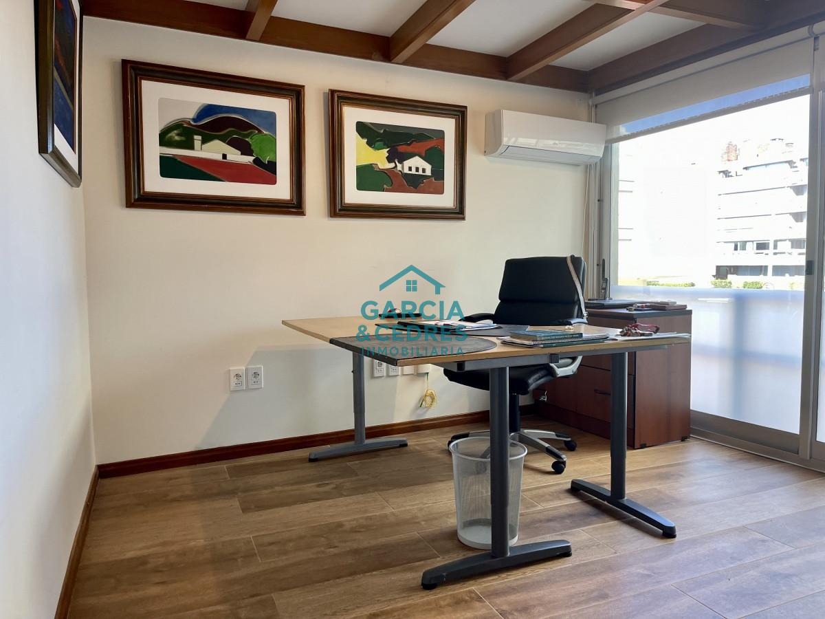 Local Comercial ID.295 - Local, oficina, consultorio, etc, Punta del Este, Península, Venta 