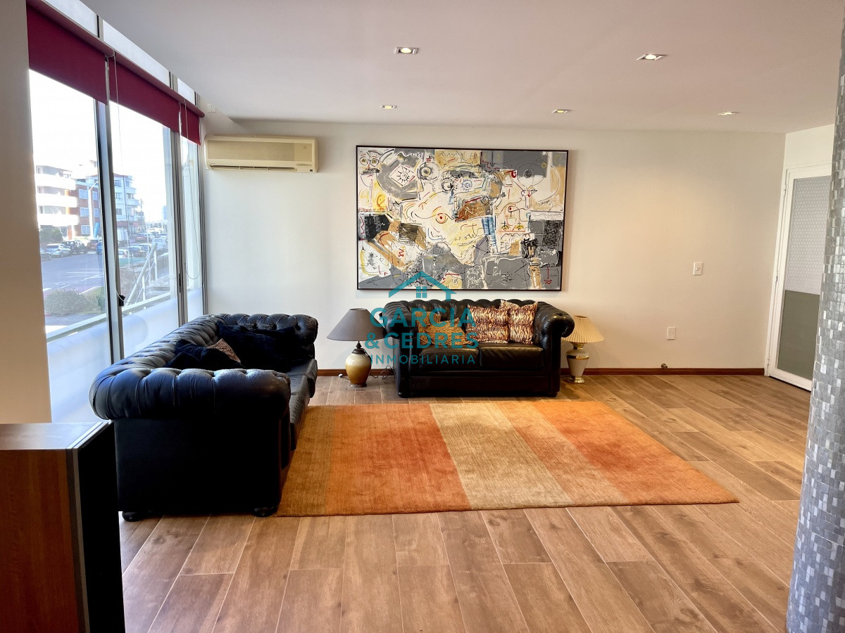 Local Comercial ID.295 - Local, oficina, consultorio, etc, Punta del Este, Península, Venta 