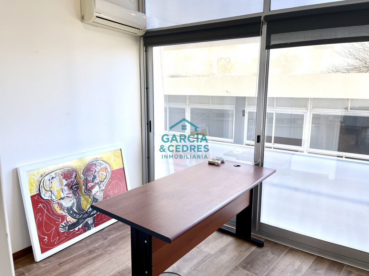 Local Comercial ID.295 - Local, oficina, consultorio, etc, Punta del Este, Península, Venta 