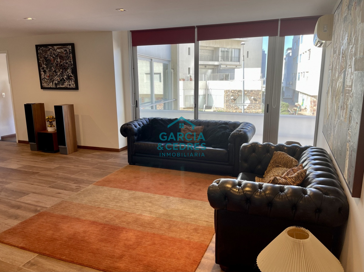 Local Comercial ID.295 - Local, oficina, consultorio, etc, Punta del Este, Península, Venta 