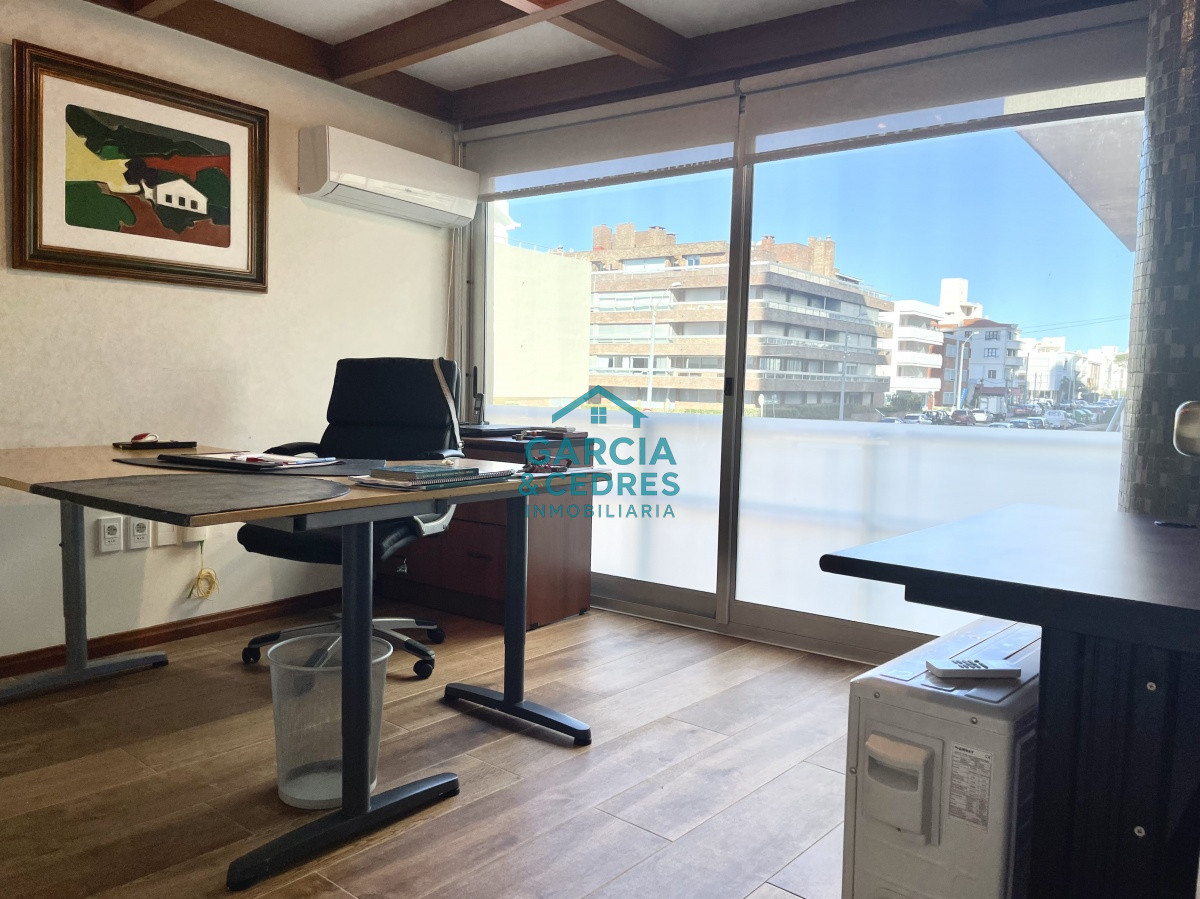 Local Comercial ID.295 - Local, oficina, consultorio, etc, Punta del Este, Península, Venta 