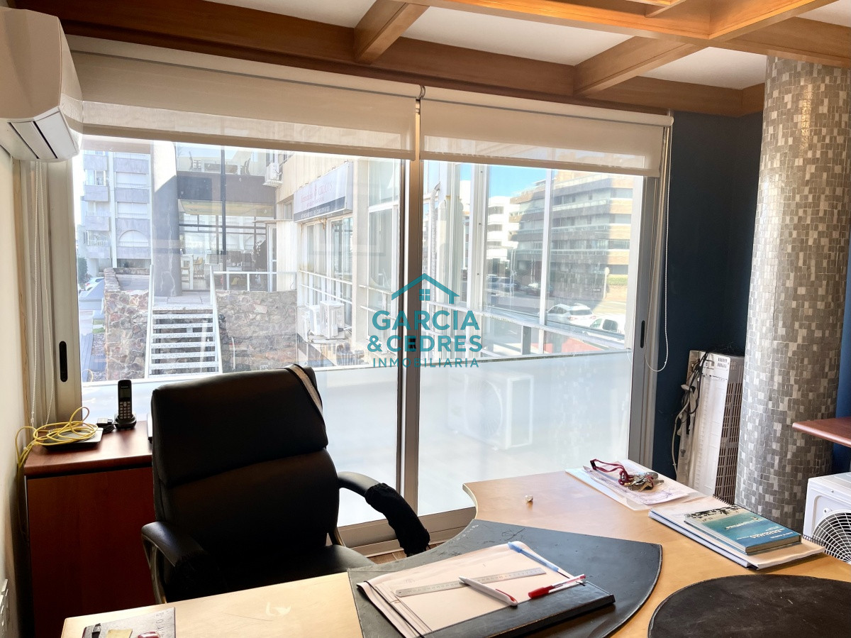 Local Comercial ID.295 - Local, oficina, consultorio, etc, Punta del Este, Península, Venta 