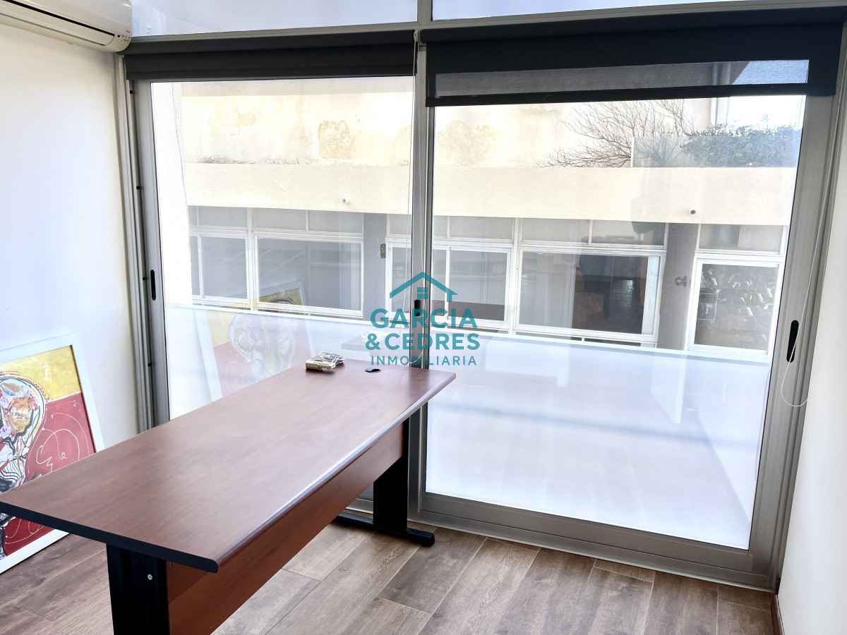 Local Comercial ID.295 - Local, oficina, consultorio, etc, Punta del Este, Península, Venta 