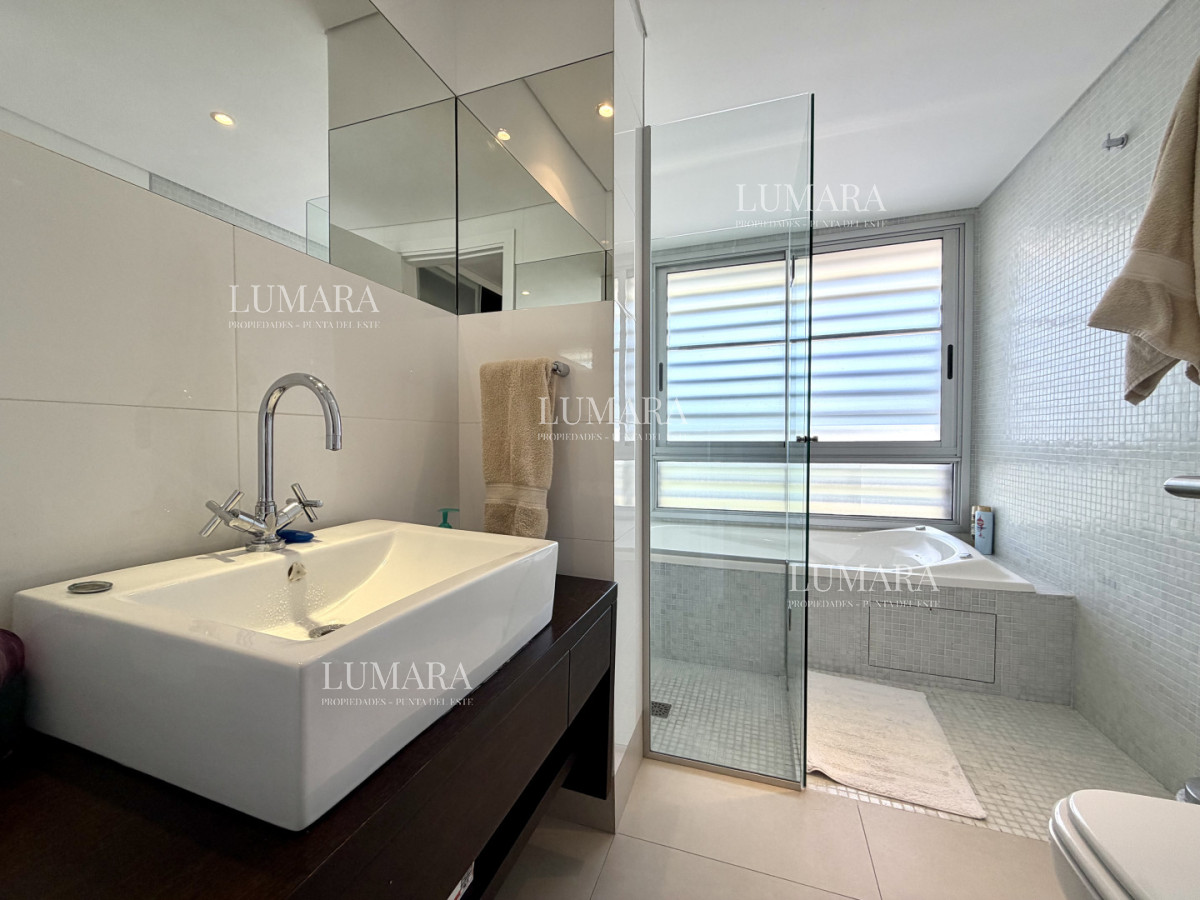 Apartamento ID.3207 - Apartamento, 3 dorm y dep, brava, Punta del Este Venta