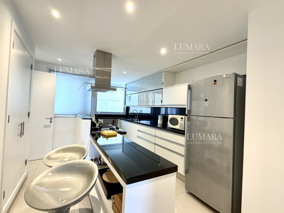 Apartamento ID.3207 - Apartamento, 3 dorm y dep, brava, Punta del Este Venta