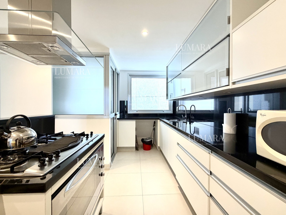 Apartamento ID.3207 - Apartamento, 3 dorm y dep, brava, Punta del Este Venta