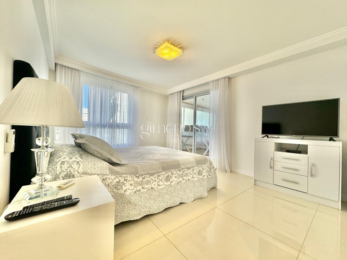 Apartamento ID.712 - Exclusivo Semipiso de 4 suites - Punta del Este, Puerto, Venta y Alquiler