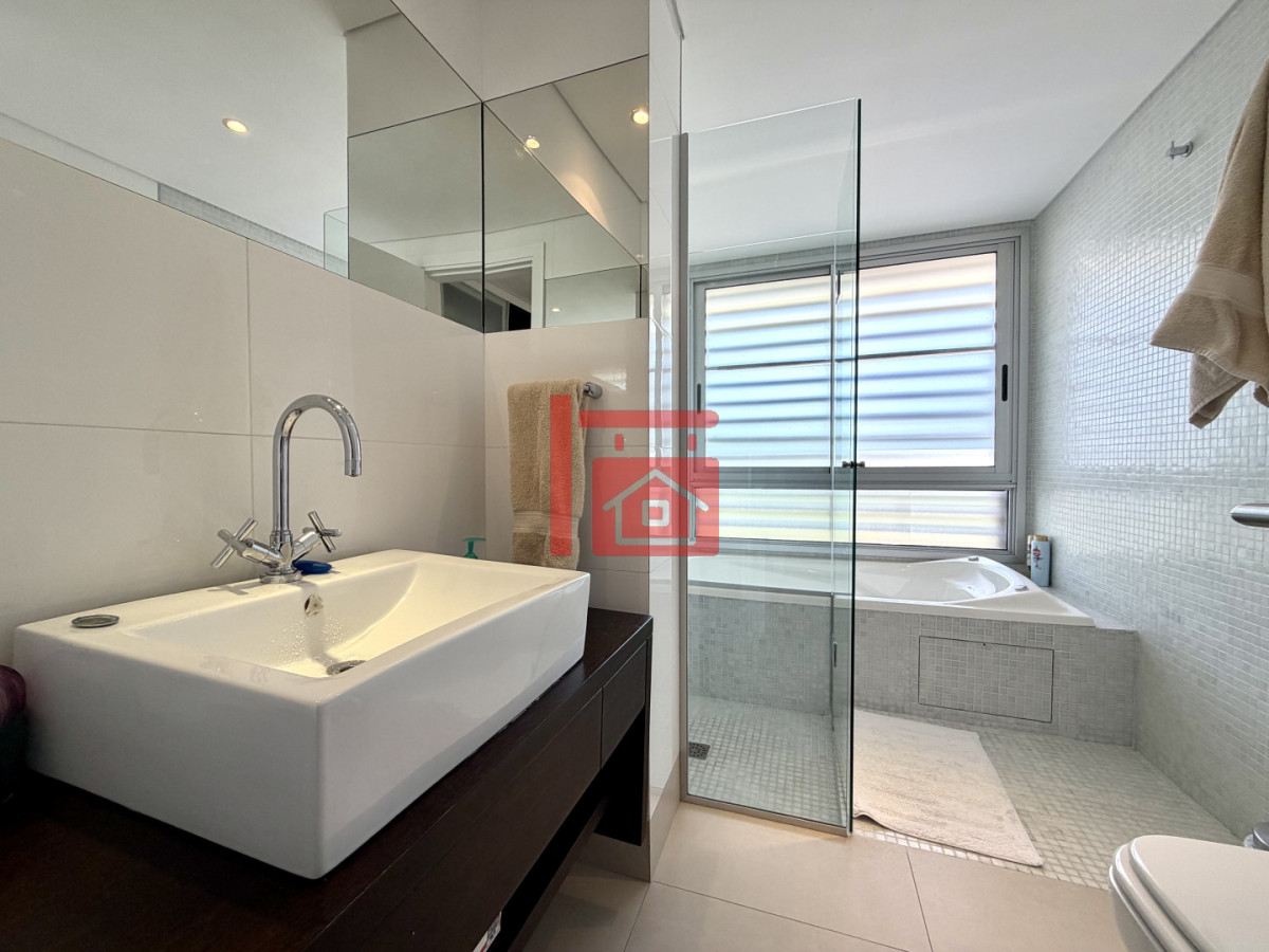 Apartamento ID.131 - Apartamento, 3 dorm y dep, brava, Punta del Este Venta