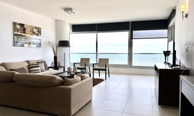 Apartamento 2 dorm y dep, Punta del Este, Playa Brava, Venta