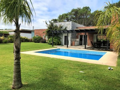 CASA, 3 DORM + DEP DE SERVICIO, RINCÓN DEL INDIO, PLAYA BRAVA, PUNTA DEL ESTE, ALQUILER