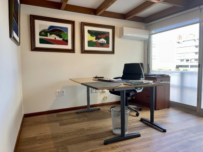 local, oficina, consultorio, etc, punta del este, península, venta  - btg1398l