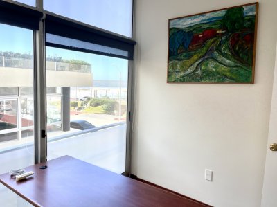 local, oficina, consultorio, etc, punta del este, península, venta  - btg1398l