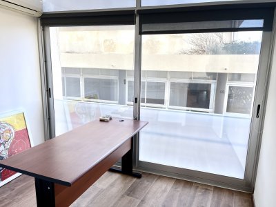 local, oficina, consultorio, etc, punta del este, península, venta  - btg1398l