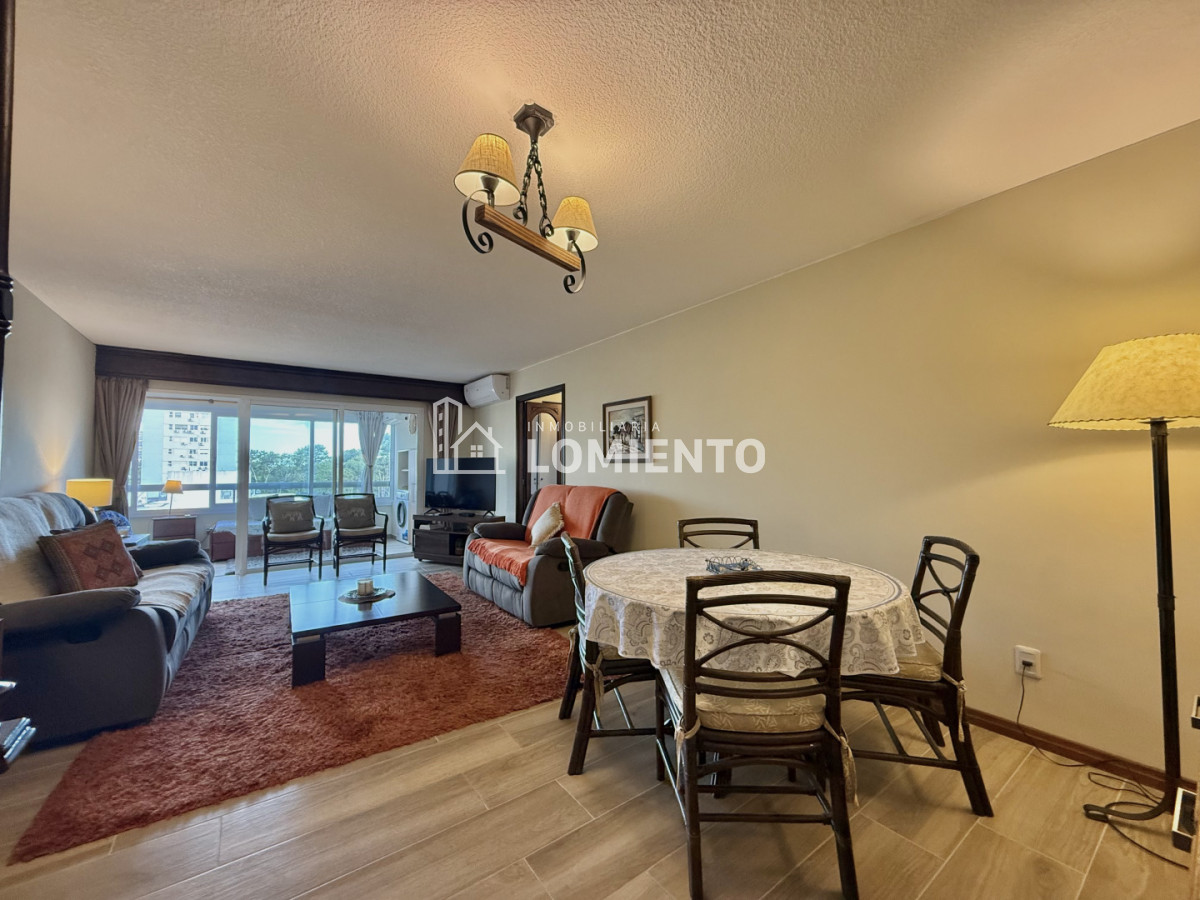 Apartamento ID.1826 - Venta- alquiler anual amplio apartamento de 1 dormitorio Torre Punta del Este