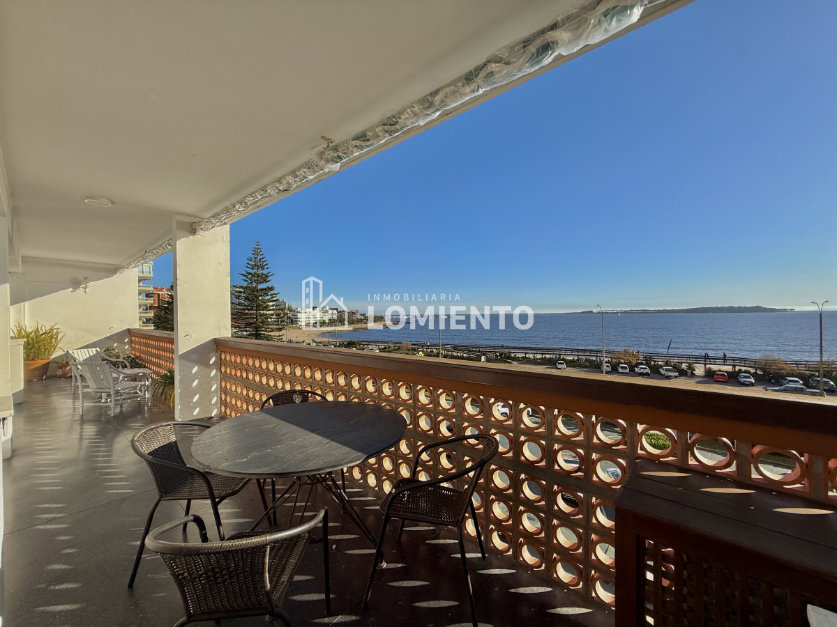 Apartamento ID.820 - Venta apartamento 2 dormitorios y servicio Torre Vanguardia