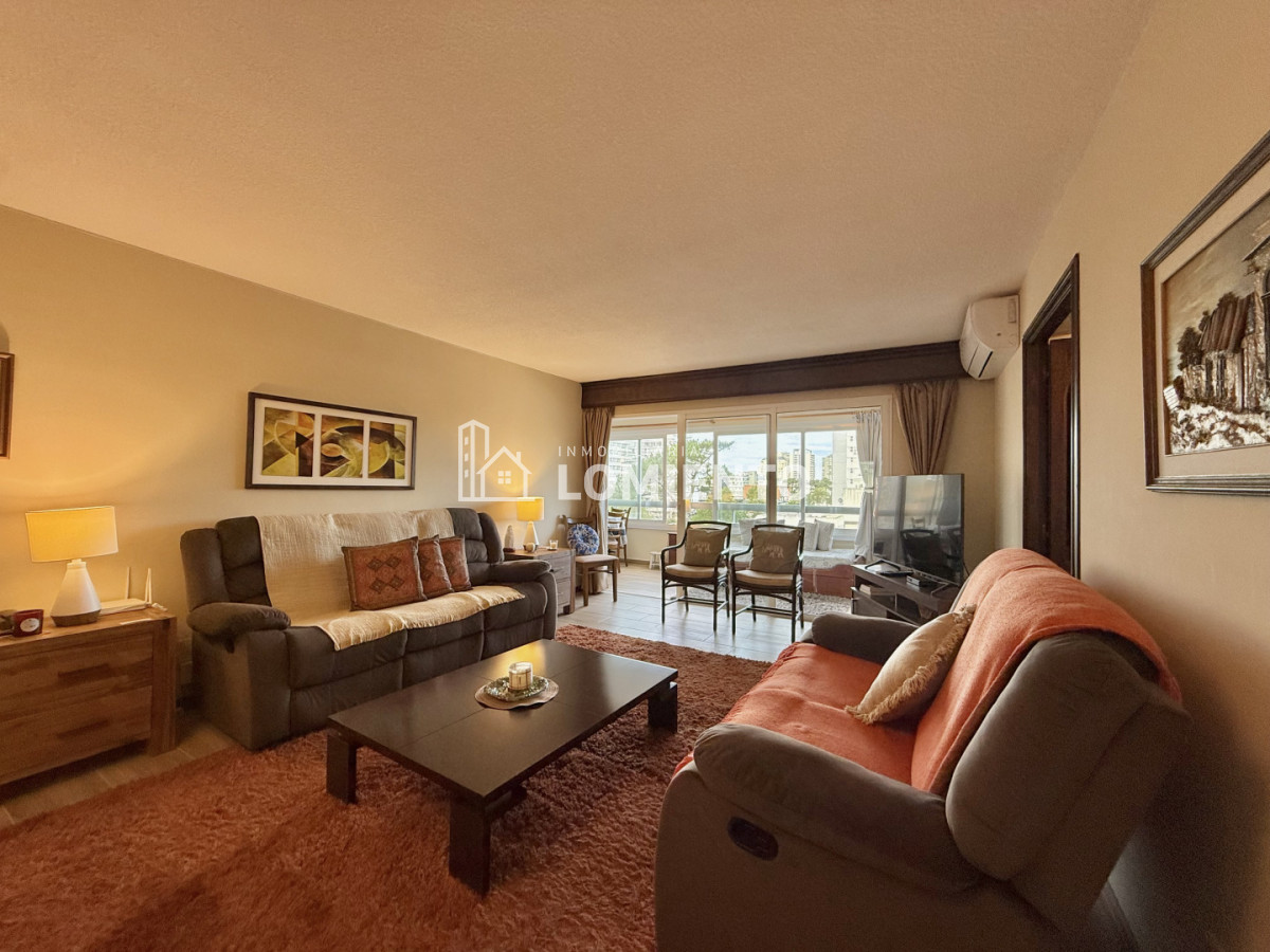 Apartamento ID.1826 - Venta- alquiler anual amplio apartamento de 1 dormitorio Torre Punta del Este