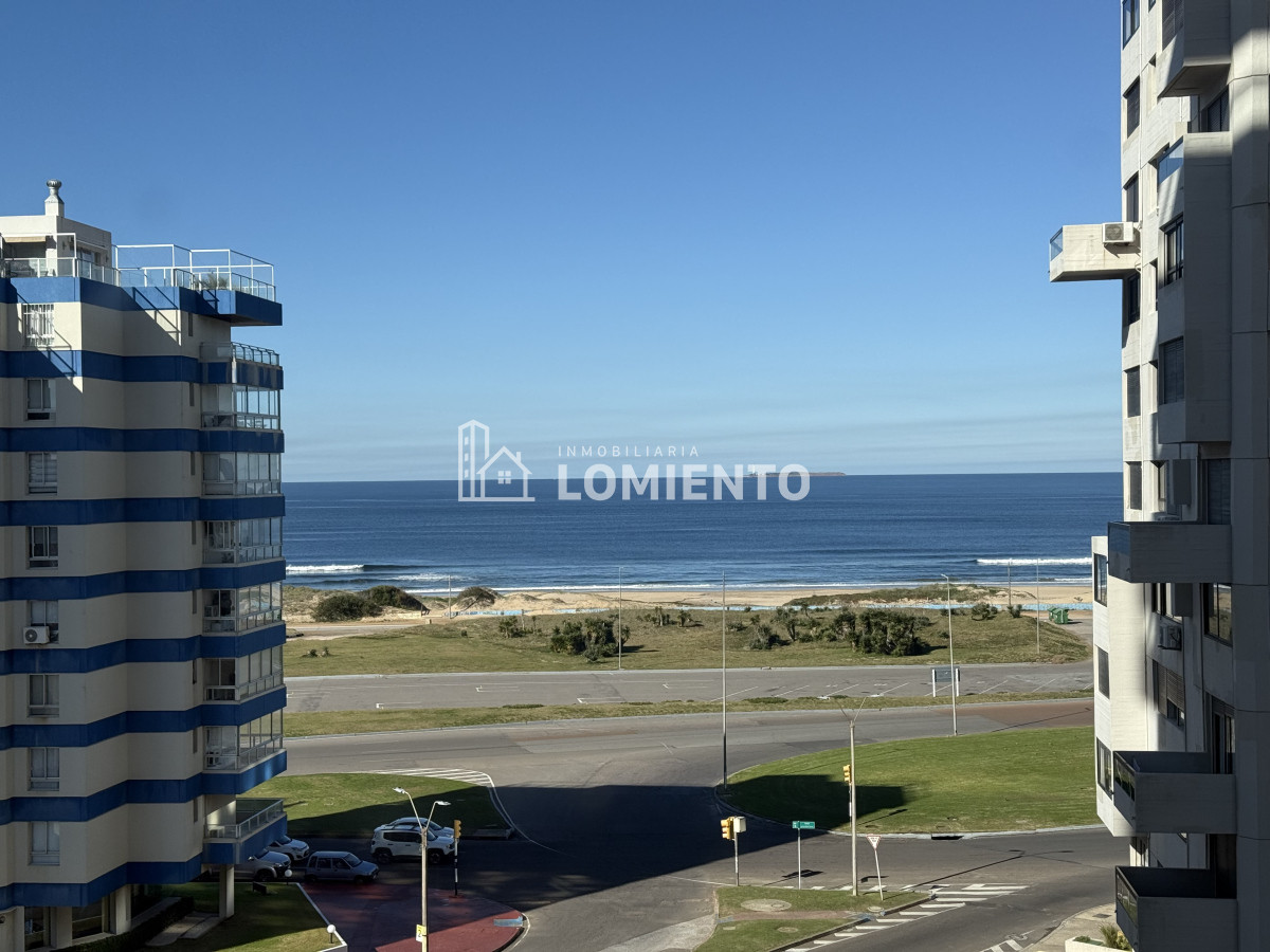 Apartamento ID.1650 - Oportunidad venta- alquiler anual apartamento 3 dormitorios y servicio Edificio Parquemar Center