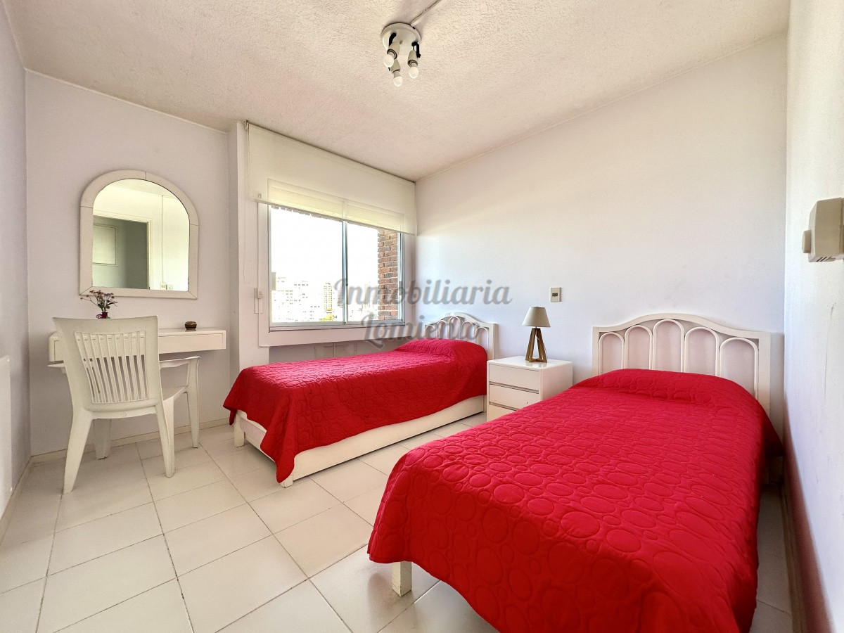 Apartamento ID.1397 - Venta-alquiler anual apartamento 3 dormitorios frente a Playa Brava