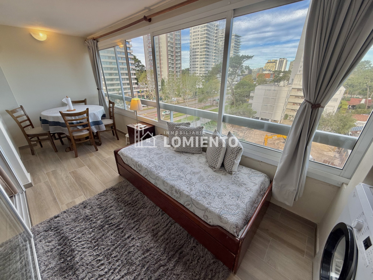 Apartamento ID.1826 - Venta- alquiler anual amplio apartamento de 1 dormitorio Torre Punta del Este