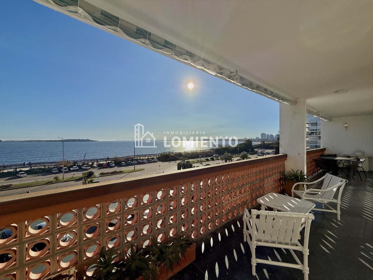 Apartamento ID.820 - Venta apartamento 2 dormitorios y servicio Torre Vanguardia