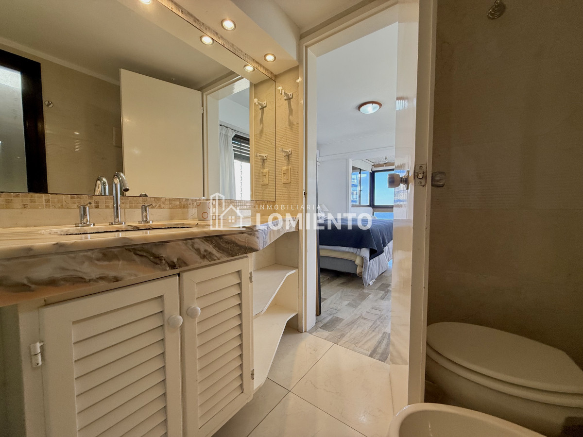 Apartamento ID.1650 - Oportunidad venta- alquiler anual apartamento 3 dormitorios y servicio Edificio Parquemar Center