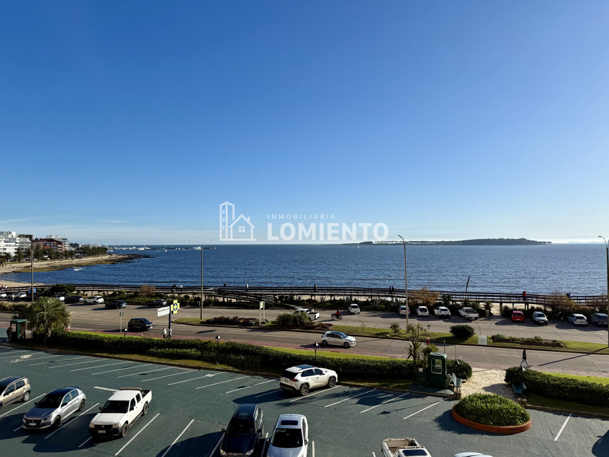 Apartamento ID.820 - Venta apartamento 2 dormitorios y servicio Torre Vanguardia
