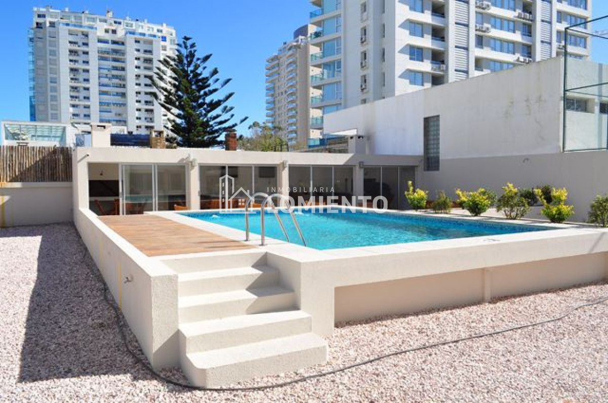 Apartamento ID.1516 - Alquiler temporada monoambiente con terraza Playa Mansa 