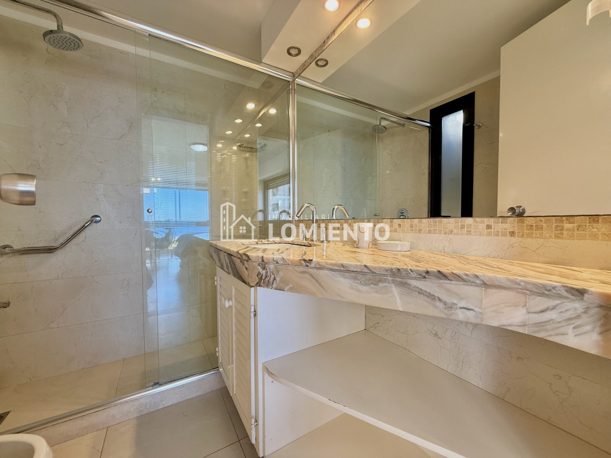 Apartamento ID.1650 - Oportunidad venta- alquiler anual apartamento 3 dormitorios y servicio Edificio Parquemar Center