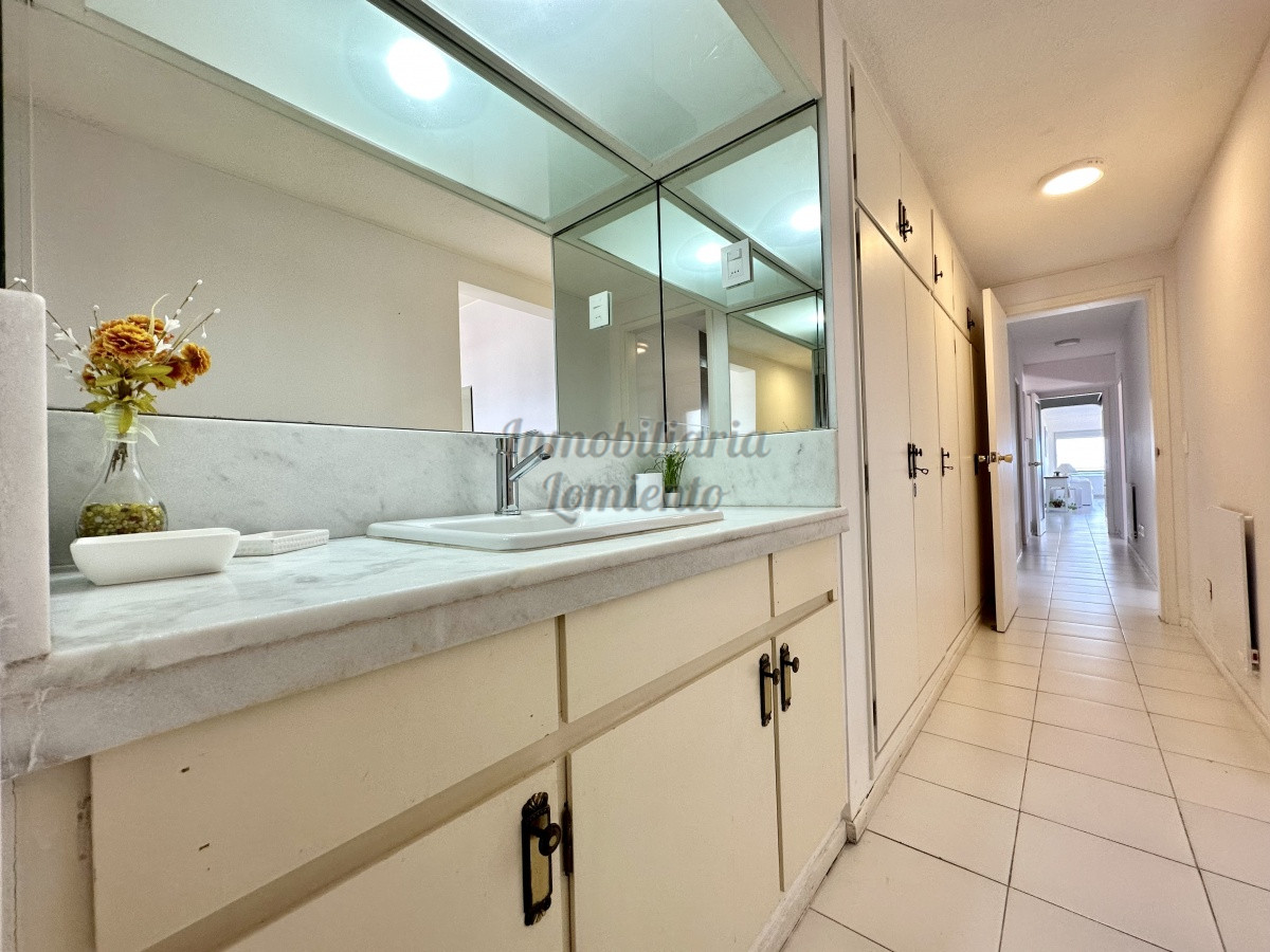 Apartamento ID.1397 - Venta-alquiler anual apartamento 3 dormitorios frente a Playa Brava
