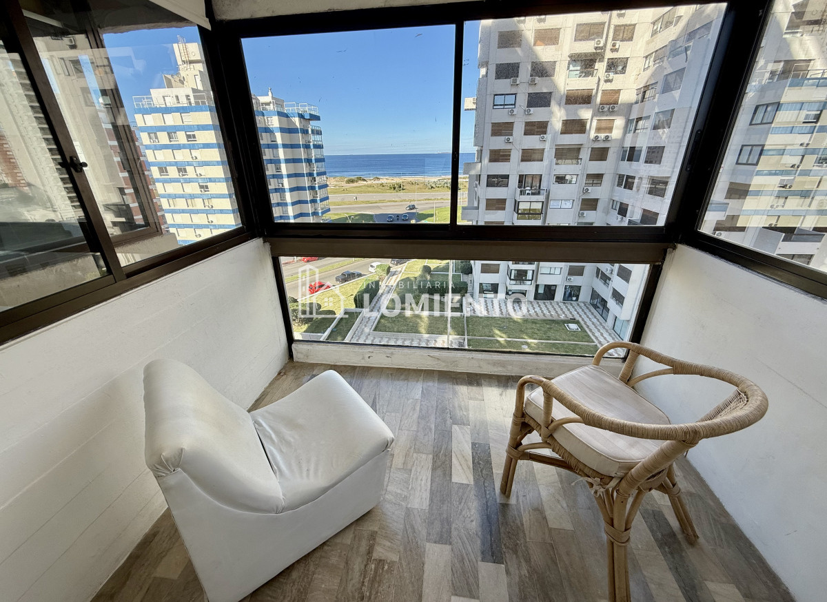 Apartamento ID.1650 - Oportunidad venta- alquiler anual apartamento 3 dormitorios y servicio Edificio Parquemar Center