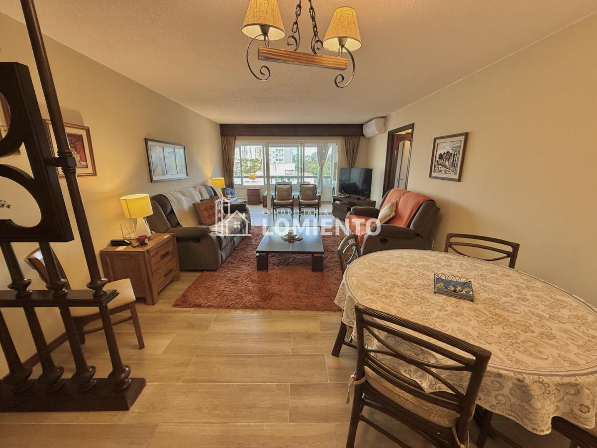 Apartamento ID.1826 - Venta- alquiler anual amplio apartamento de 1 dormitorio Torre Punta del Este
