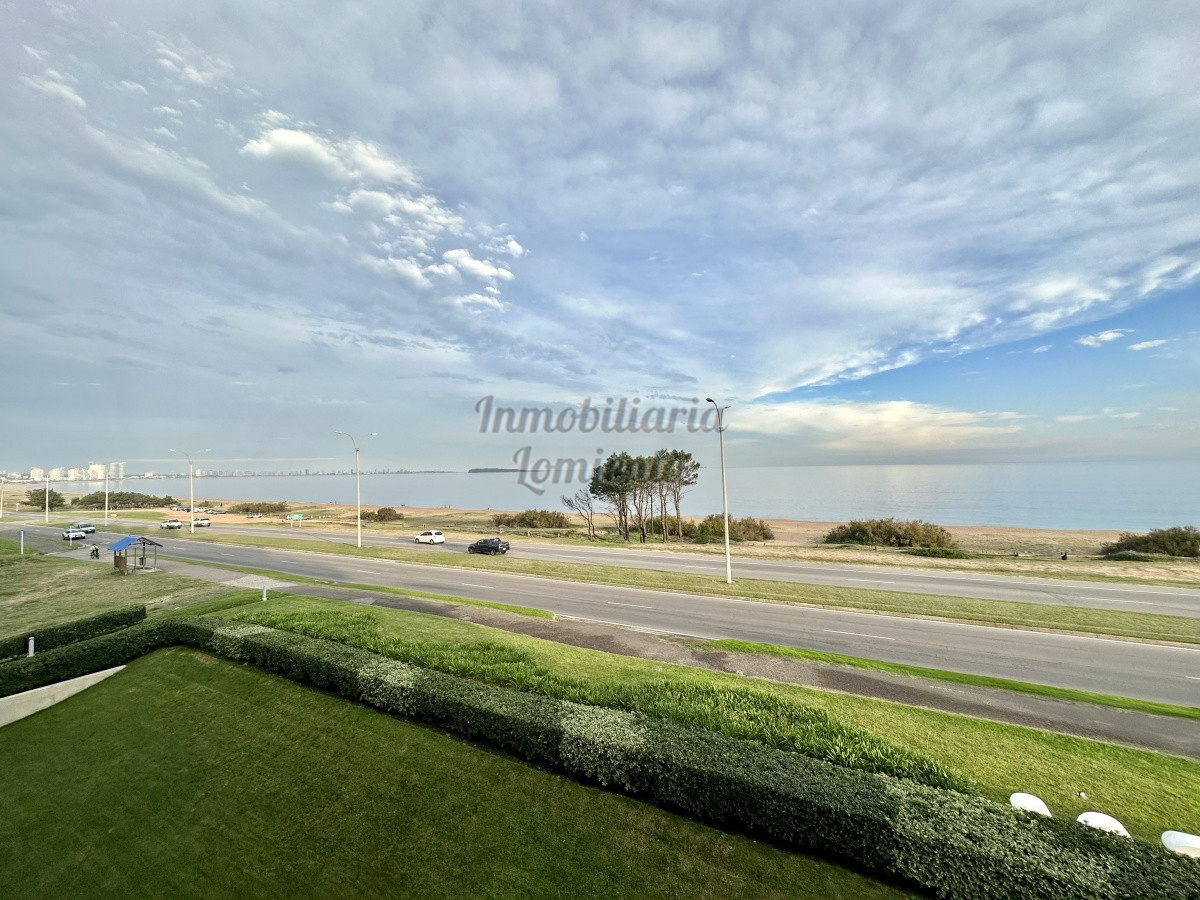 Apartamento ID.1395 - Venta- alquiler temporada apartamento 2 dormitorios con vista al mar Edificio Cruceros