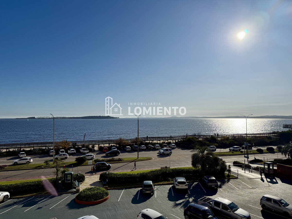 Apartamento ID.820 - Venta apartamento 2 dormitorios y servicio Torre Vanguardia
