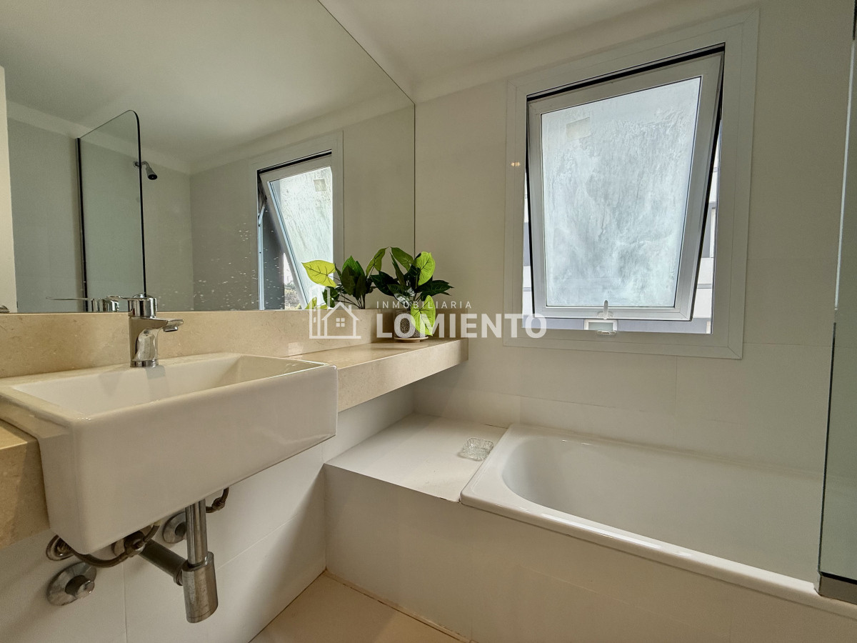 Apartamento ID.1677 - Venta- alquiler apartamento primera línea al mar 3 dormitorios Edificio Horizonte 