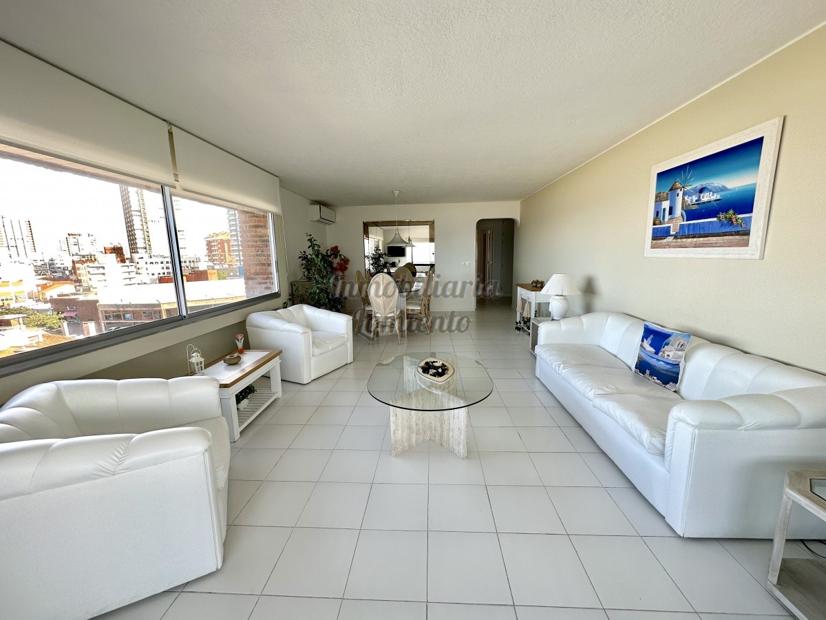 Apartamento ID.1397 - Venta-alquiler anual apartamento 3 dormitorios frente a Playa Brava