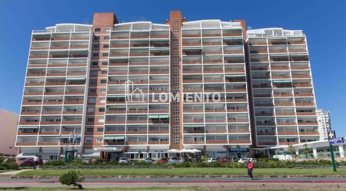 Apartamento ID.820 - Venta apartamento 2 dormitorios y servicio Torre Vanguardia