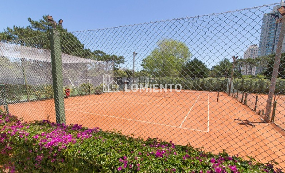 Apartamento ID.538 - Venta /alquiler de temporada Apartamento 3 dormitorios y servicio, complejo con todos los servicios!!