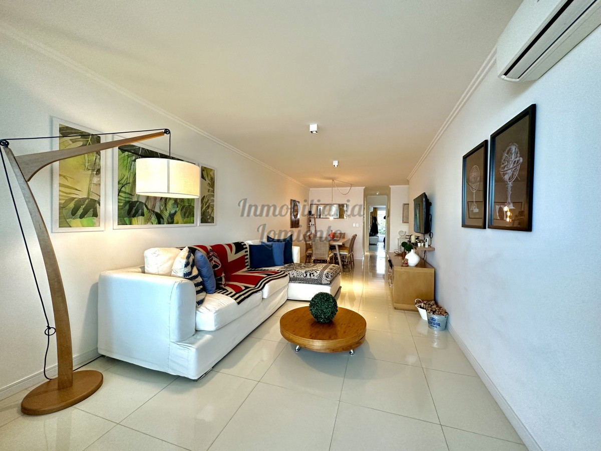 Apartamento ID.1395 - Venta- alquiler temporada apartamento 2 dormitorios con vista al mar Edificio Cruceros
