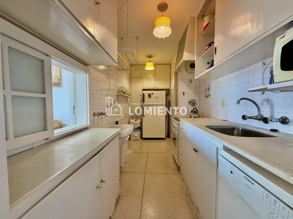 Apartamento ID.820 - Venta apartamento 2 dormitorios y servicio Torre Vanguardia