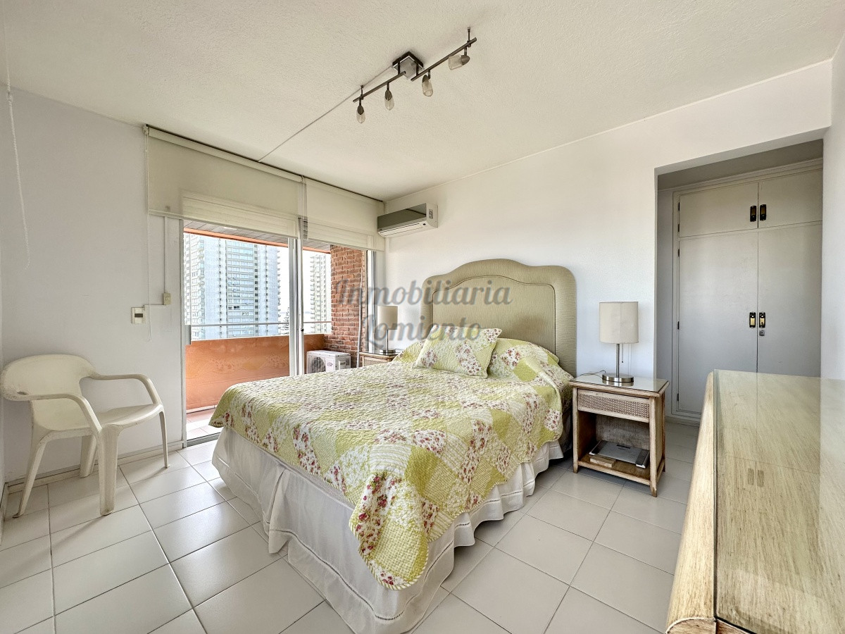 Apartamento ID.1397 - Venta-alquiler anual apartamento 3 dormitorios frente a Playa Brava