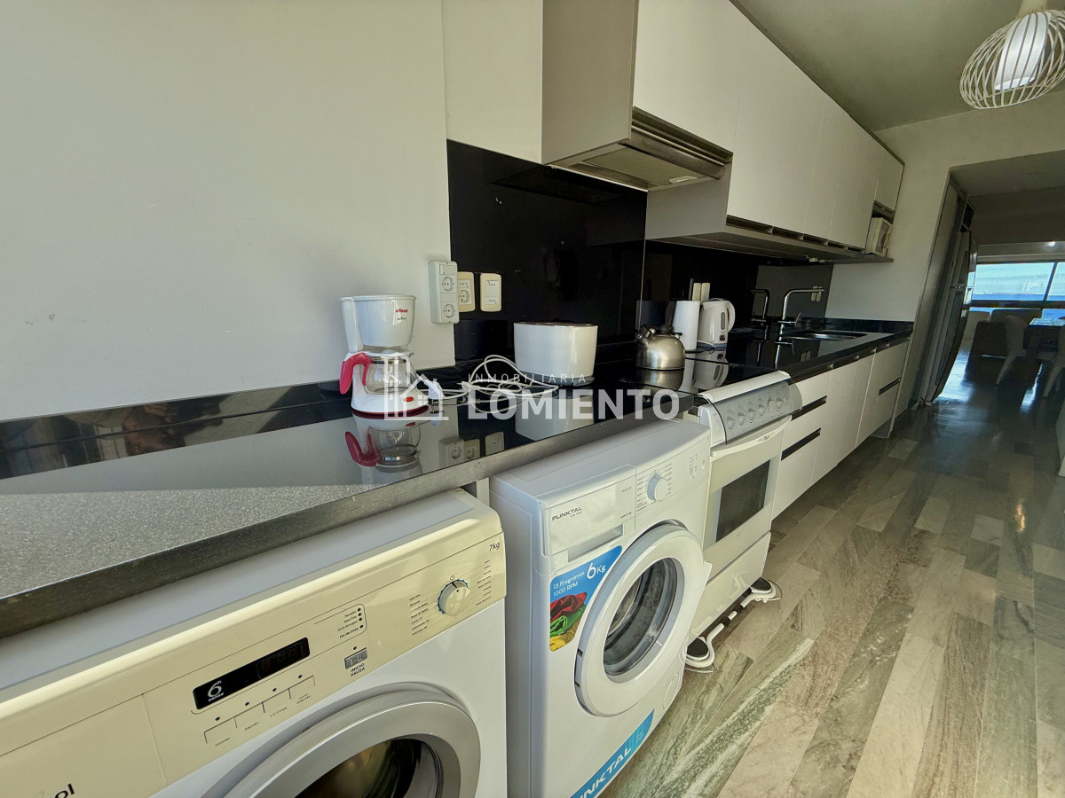 Apartamento ID.1650 - Oportunidad venta- alquiler anual apartamento 3 dormitorios y servicio Edificio Parquemar Center