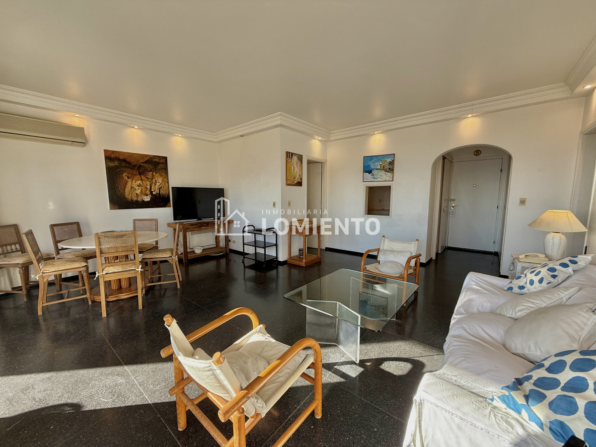 Apartamento ID.820 - Venta apartamento 2 dormitorios y servicio Torre Vanguardia