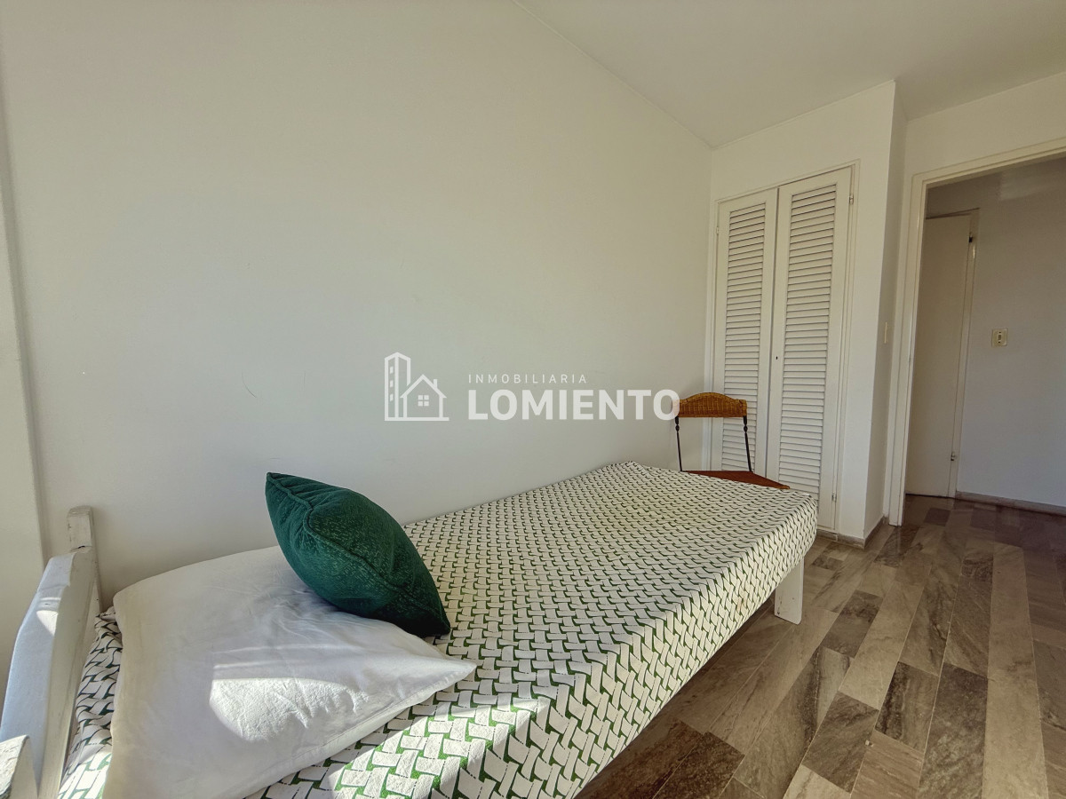 Apartamento ID.1650 - Oportunidad venta- alquiler anual apartamento 3 dormitorios y servicio Edificio Parquemar Center