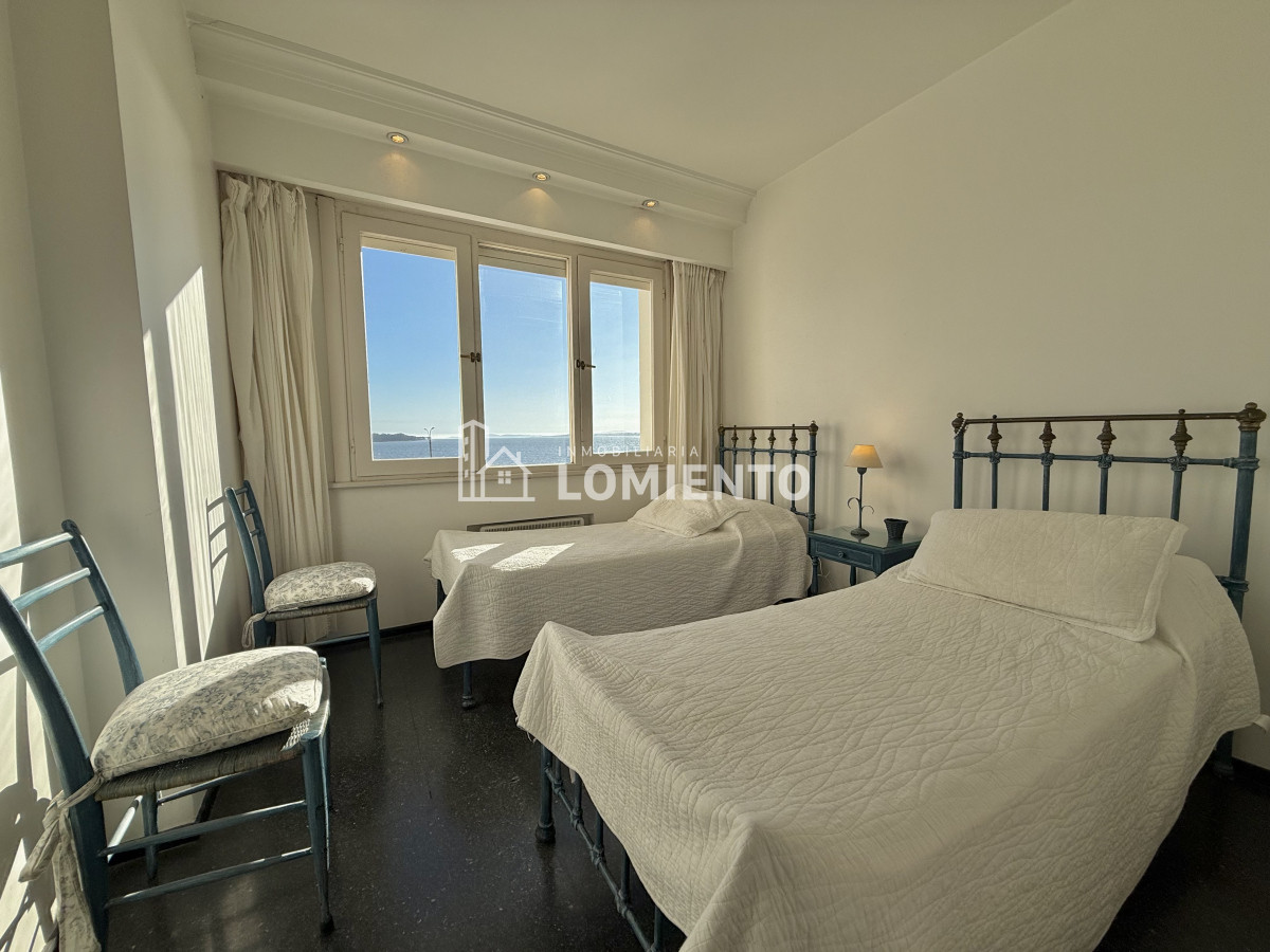 Apartamento ID.820 - Venta apartamento 2 dormitorios y servicio Torre Vanguardia
