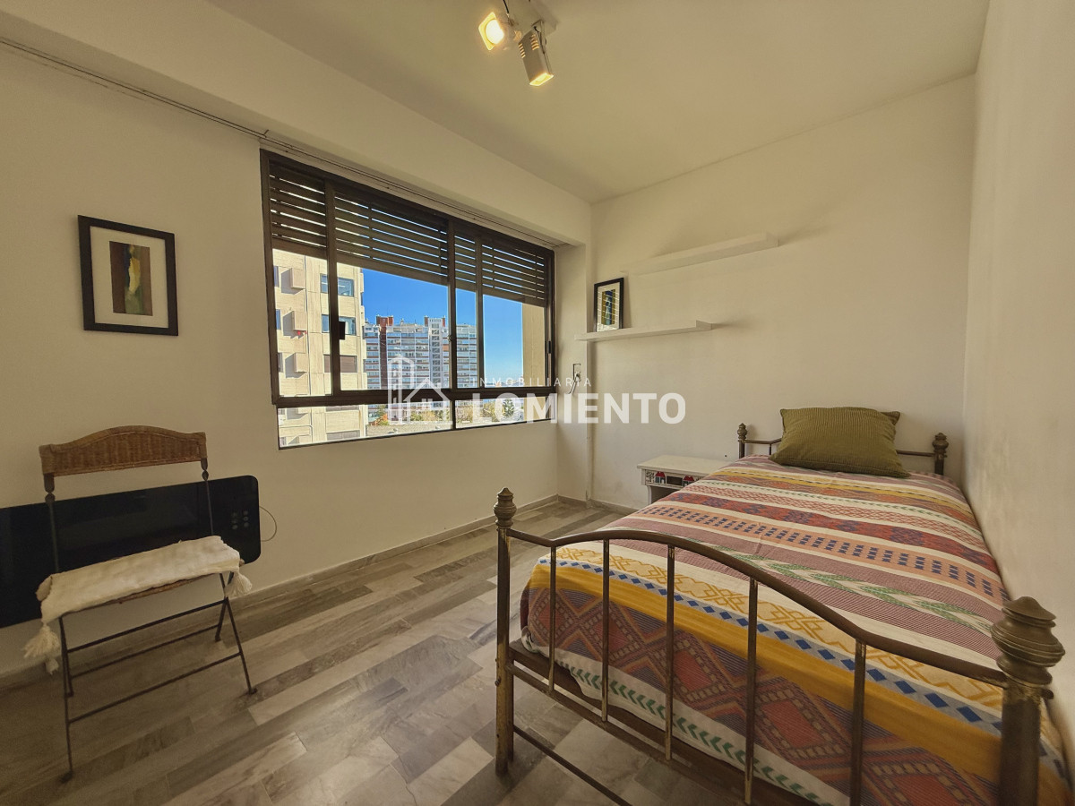 Apartamento ID.1650 - Oportunidad venta- alquiler anual apartamento 3 dormitorios y servicio Edificio Parquemar Center