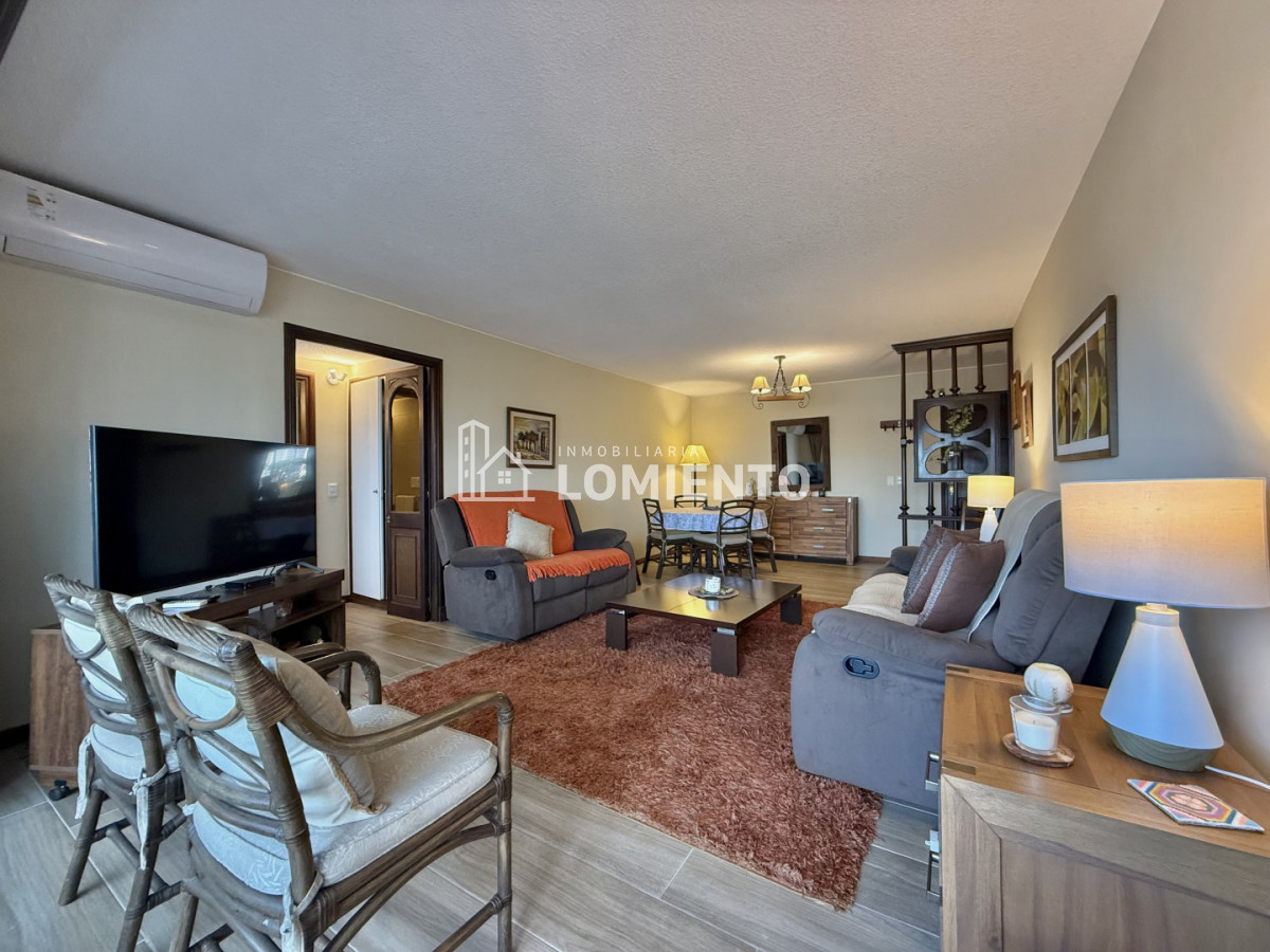 Apartamento ID.1826 - Venta- alquiler anual amplio apartamento de 1 dormitorio Torre Punta del Este
